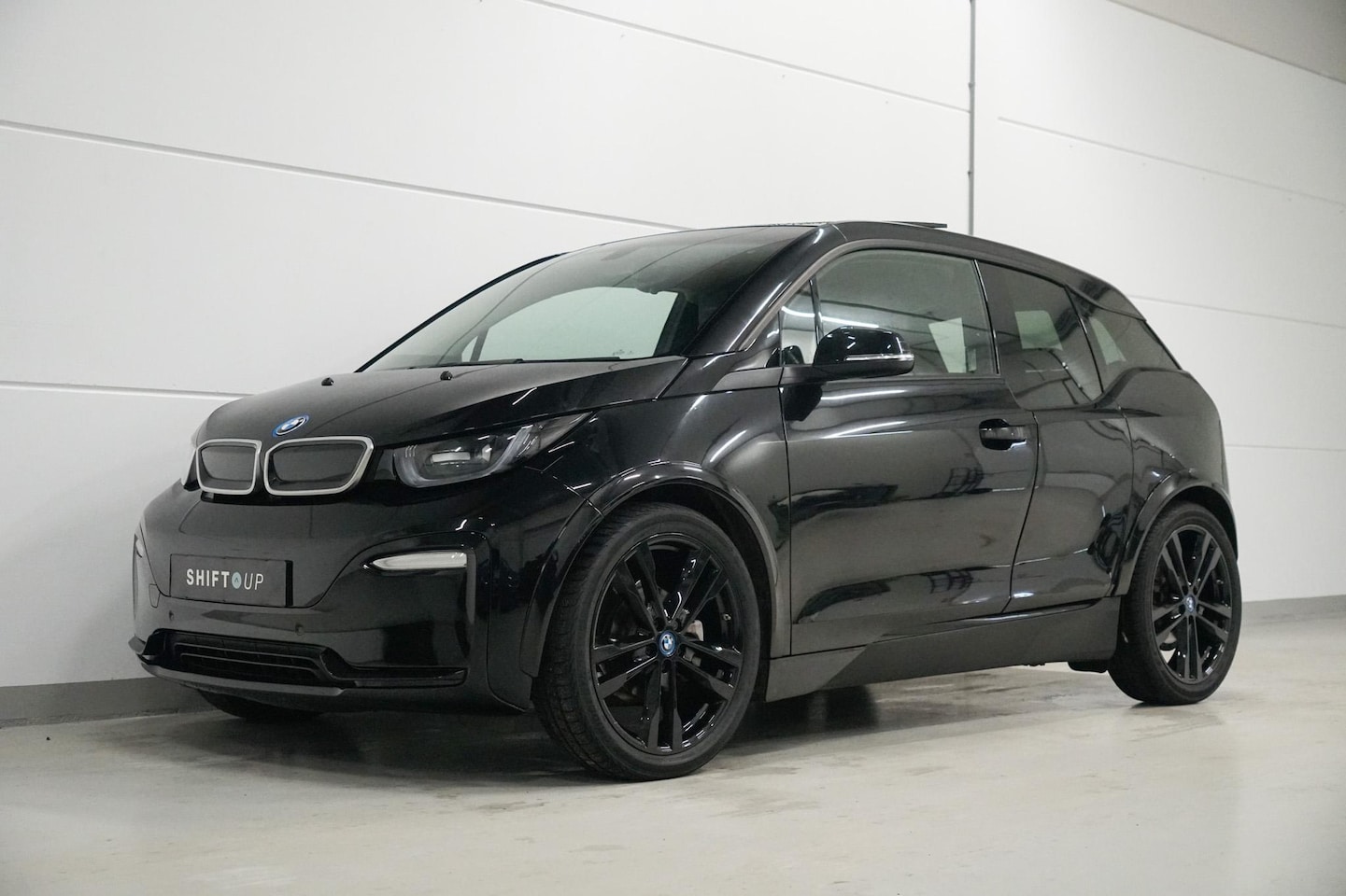 BMW i3 - S 120Ah 42 kWh RoadStyle Schuifdak | Leder | Camera - AutoWereld.nl