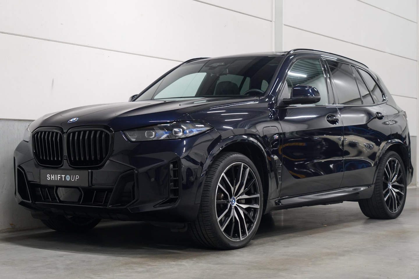 BMW X5 - xDrive50e M-Sport | Skylounge | CoPilot | Harman Kardon | Stuurverwarming - AutoWereld.nl