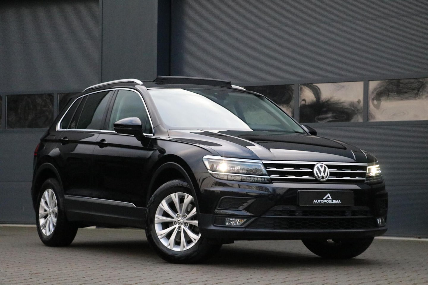 Volkswagen Tiguan - 1.4 TSI 4Motion Highline AdaptiveCruise Panodak Stoelverw AppleCarplay Trekhaak Led Privac - AutoWereld.nl