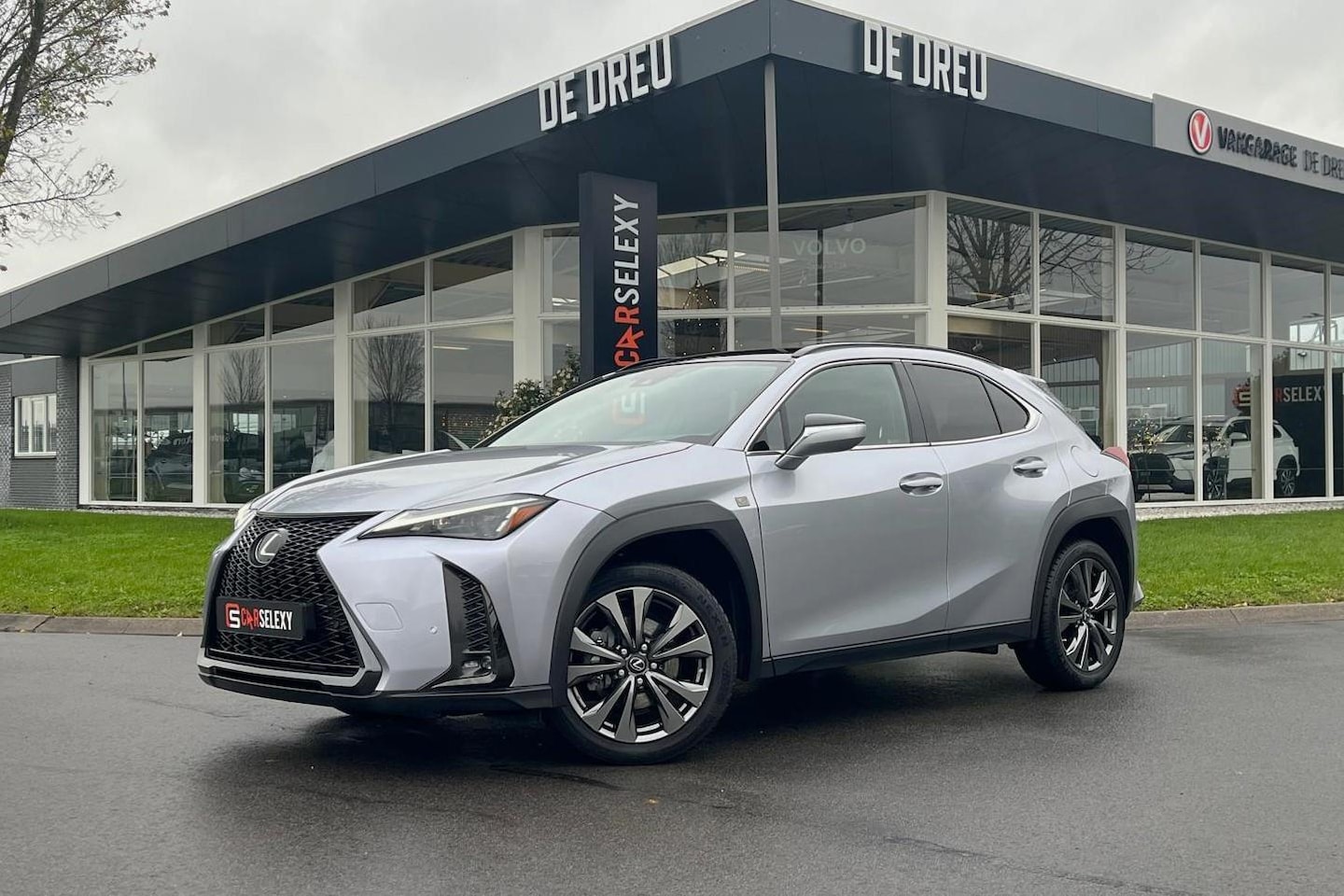 Lexus UX - 250h F Sport Line | CAMERA | ADAPTIVE | KEYLESS | CARPLAY - AutoWereld.nl