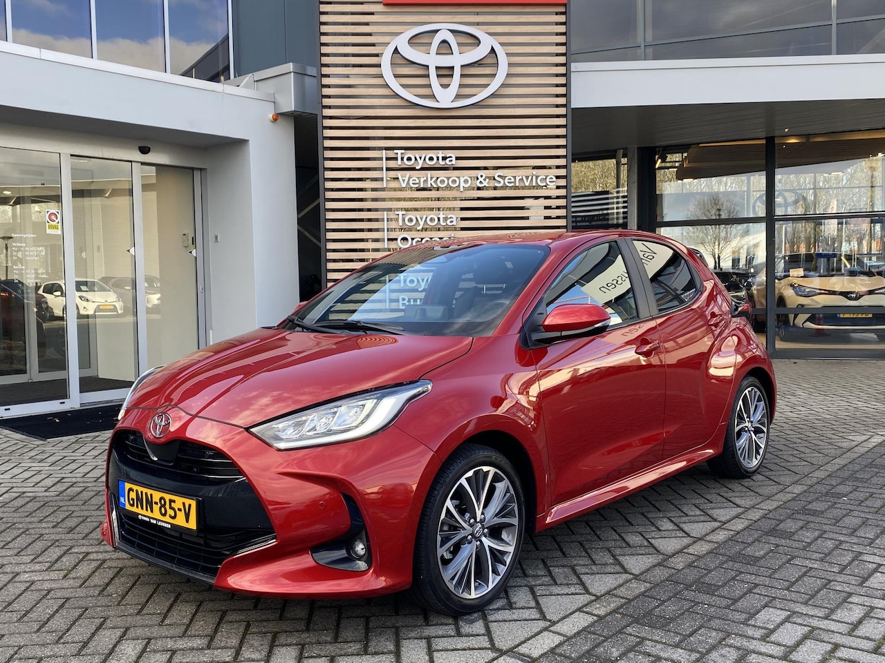 Toyota Yaris - 1.5 Hybrid 130 Executive STOEL/STUURVERW PARK-SENSOREN BLIND-SPOT AD-CRUISE APPLE/ANDROID - AutoWereld.nl