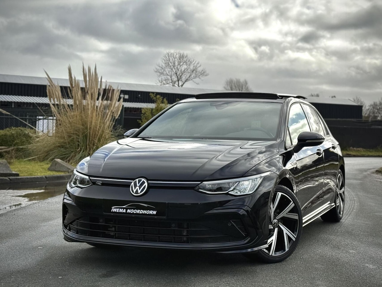 Volkswagen Golf - 1.5 eTSI R-Line DSG|Panoramadak|Stuurverw.|Sfeerverlichting|btw - AutoWereld.nl