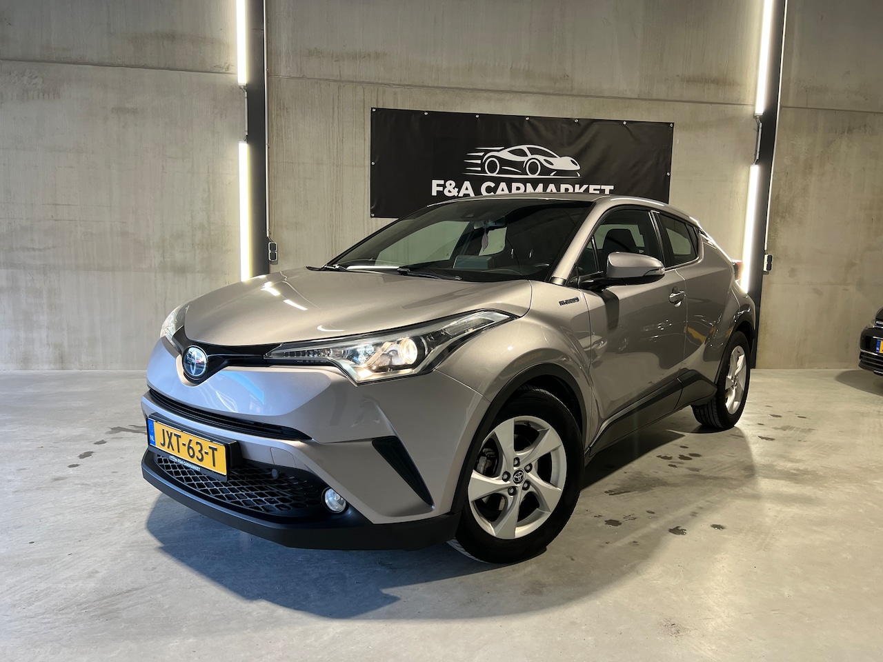 Toyota C-HR - 1.8 Hybrid Dynamic 6 mnd Garantie | Dealer Onderhouden | Lane Asisst | Cruise Control - AutoWereld.nl