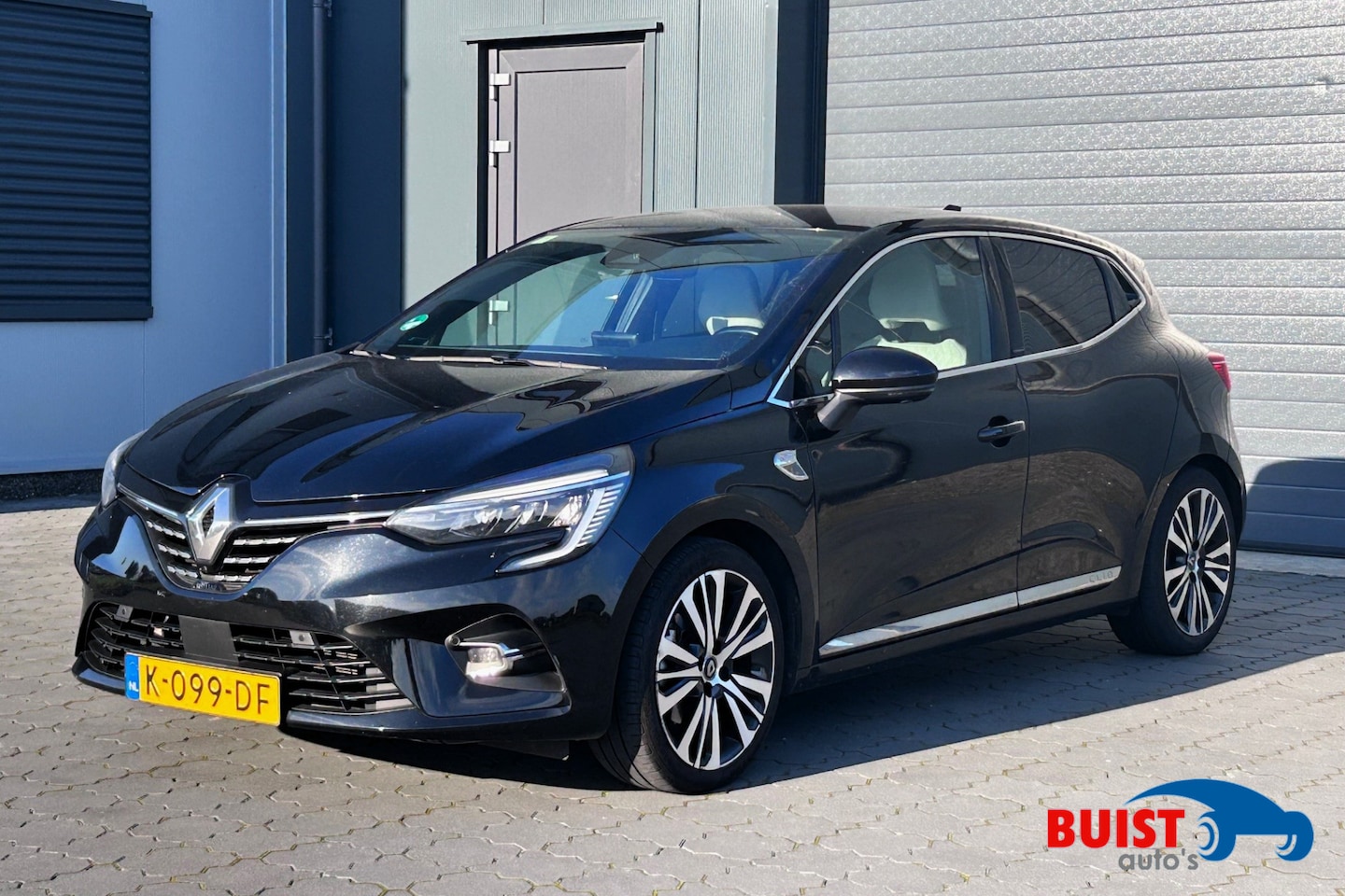 Renault Clio - 1.6 E-Tech Hybrid 140 Initiale Paris LED LEER 360 CAMERA 85807KM! - AutoWereld.nl