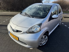 Toyota Aygo - 1.0-12V +NEW APK*Grote beurt*NAP*AIRCO*ELKT-RAAM*ZUINGE AUTO