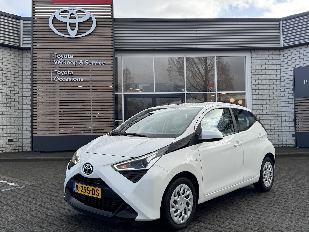 Toyota Aygo X - X-PLAY APPLE/ANDROID AIRCO CAMERA DAB+ EL-RAMEN NL-AUTO DEALER-ONDERHOUDEN - AutoWereld.nl