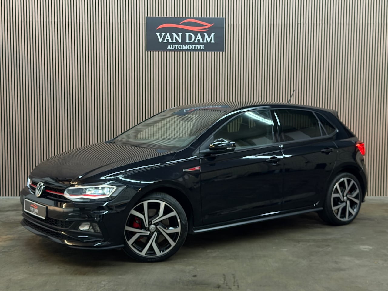 Volkswagen Polo - 2.0 TSI GTI 2018 DSG LED BEATS ACC PDC CAR-PLAY - AutoWereld.nl
