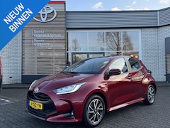 Toyota Yaris - 1.5 HYBRID DYNAMIC AFN-TREKHAAK LED DEALER-OND APPLE/ANDROID KEYLESS 16"LM-VELGEN NL-AUTO