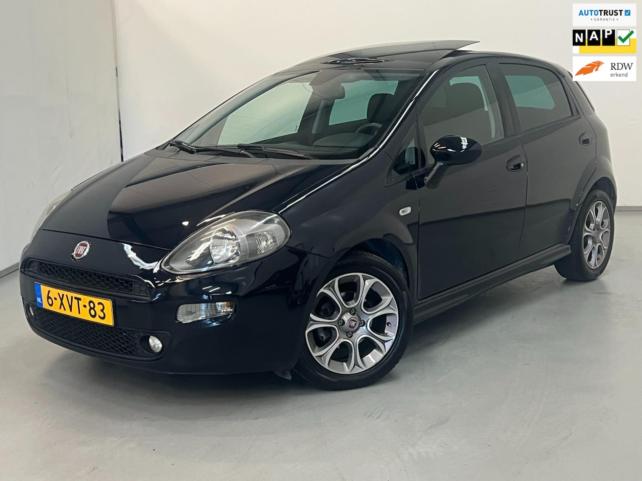 Fiat Punto Evo - 0.9 TwinAir Lounge / NL-auto / Pano / Clima - AutoWereld.nl