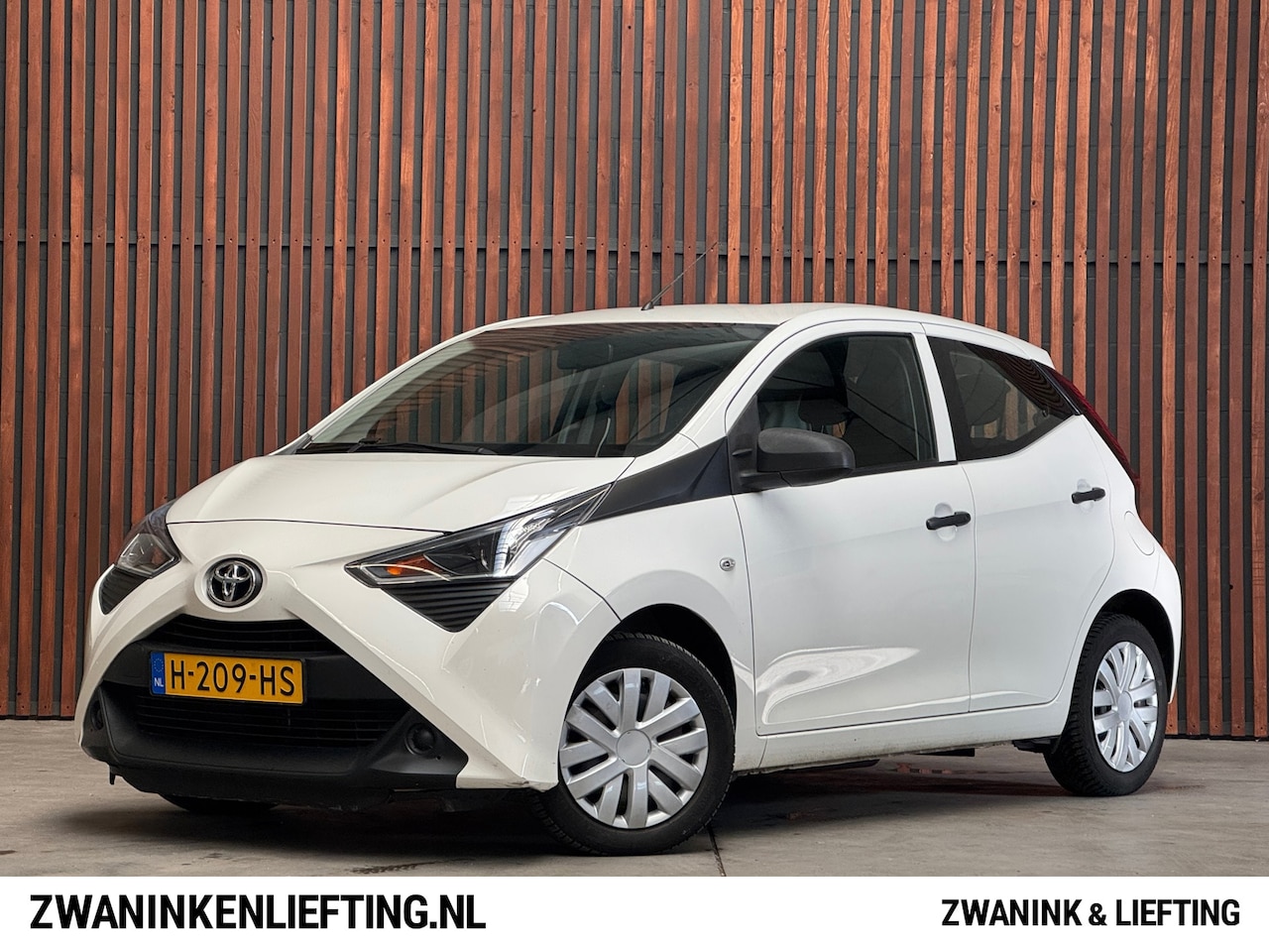 Toyota Aygo - 1.0 VVT-i x-fun Airco-Bt/Tel-Elek.Pakket-5Drs-1e Eig. - AutoWereld.nl