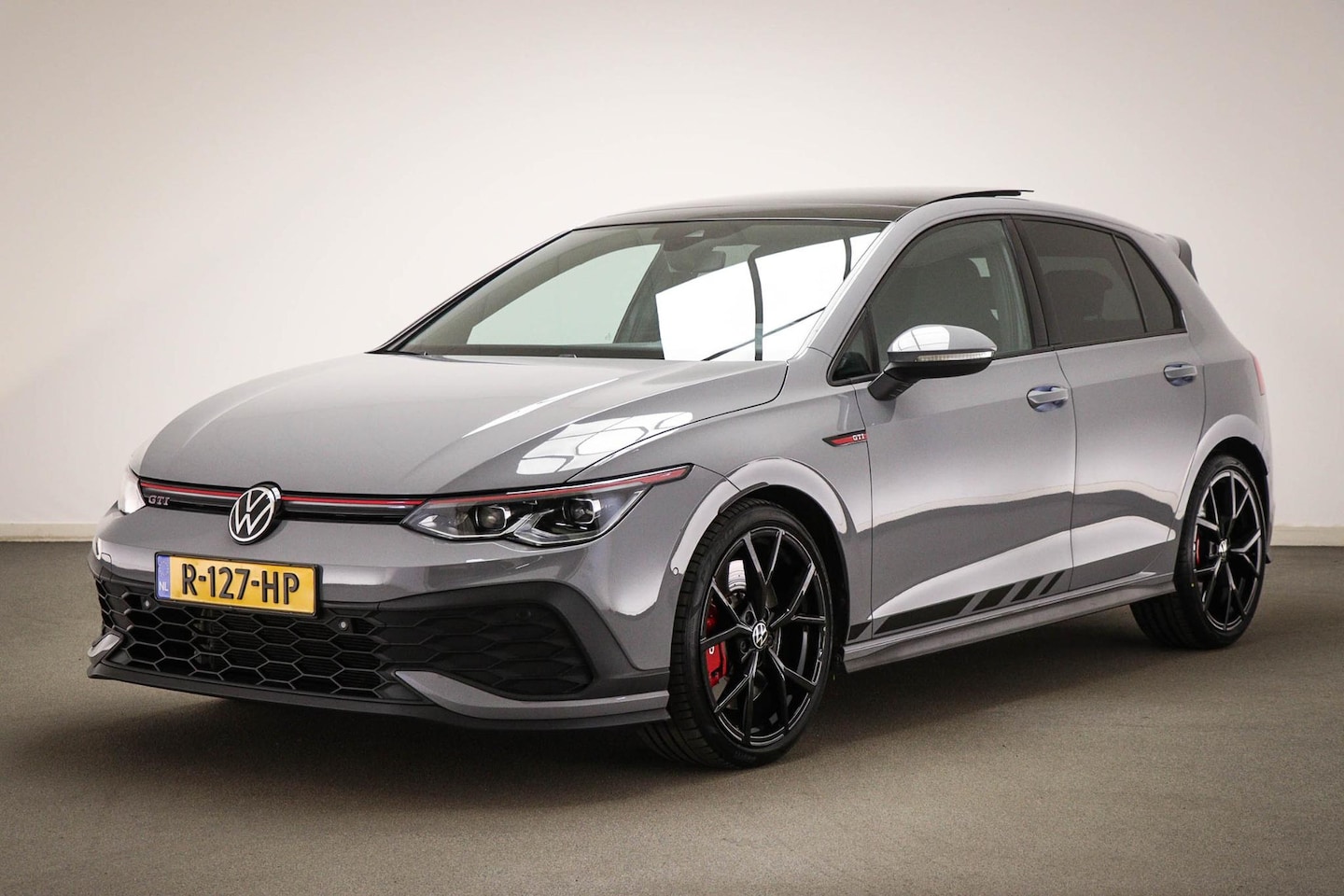 Volkswagen Golf - 2.0 TSI GTI Clubsport | PERFORMANCE / EXECUTIVE- PACK | PANORAMADAK | IQ LIGHT | 19" - AutoWereld.nl