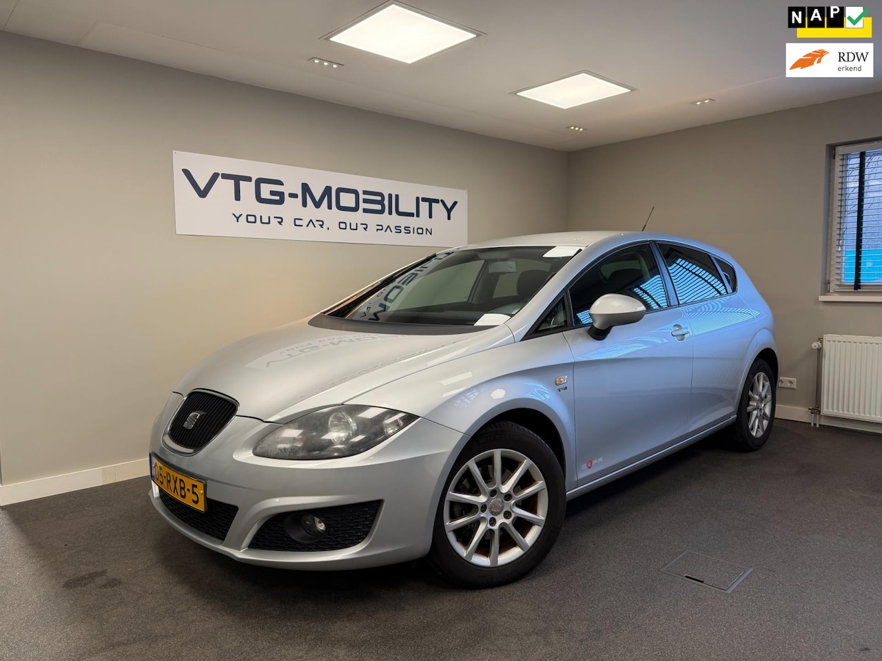 SEAT Leon - 1.4 TSI Businessline COPA Navi|MultiMedia|PDC A|ElektrischePakket|APK 12-2026 - AutoWereld.nl