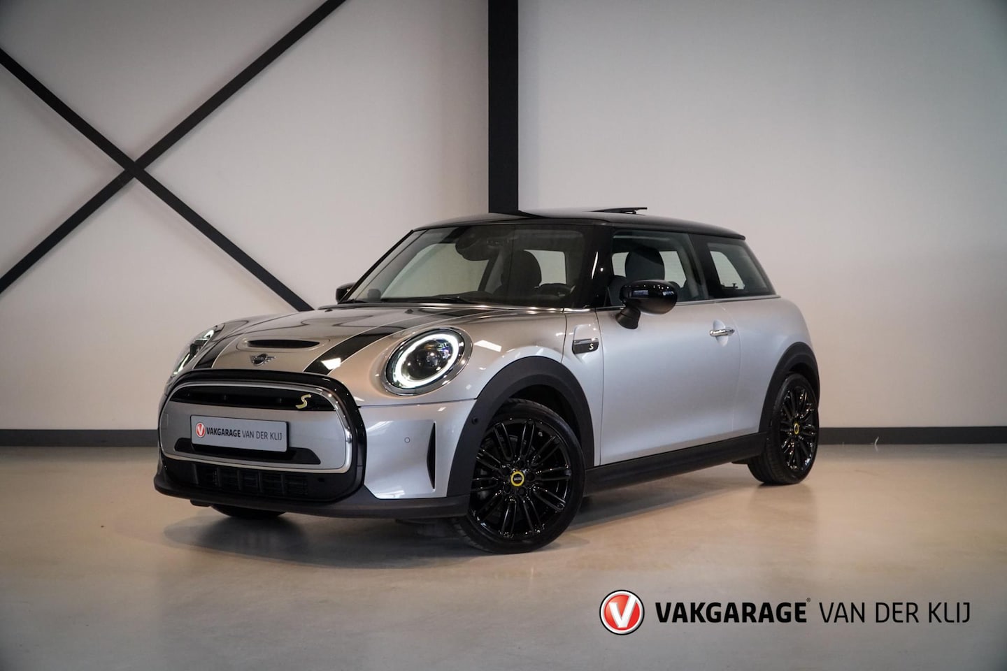 MINI Mini-Electric - Classic | Panorama | H/K | Head-Up | Camera | Stoelverwarming | Leder | Sportstoel | Keyle - AutoWereld.nl