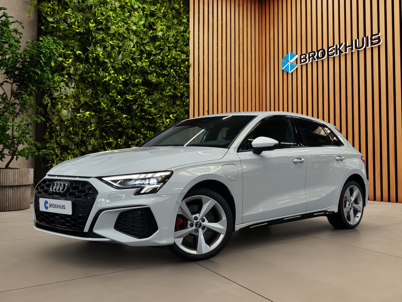 Audi A3 Sportback - 45 TFSI e S edition Competition | Adaptive Cruise | Sfeerverlichting | Stoelverwarming | S - AutoWereld.nl