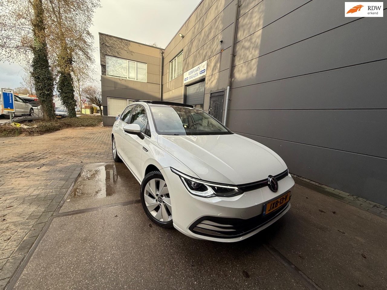 Volkswagen Golf - 1.5 eTSI Panorama / Lmv / Automaat - AutoWereld.nl