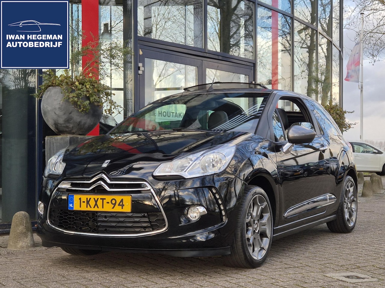 Citroën DS3 Cabrio - 1.6 THP Sport Chic | Navigatie | Leer | Climate Control | Cruise Control | Parkeersensoren - AutoWereld.nl
