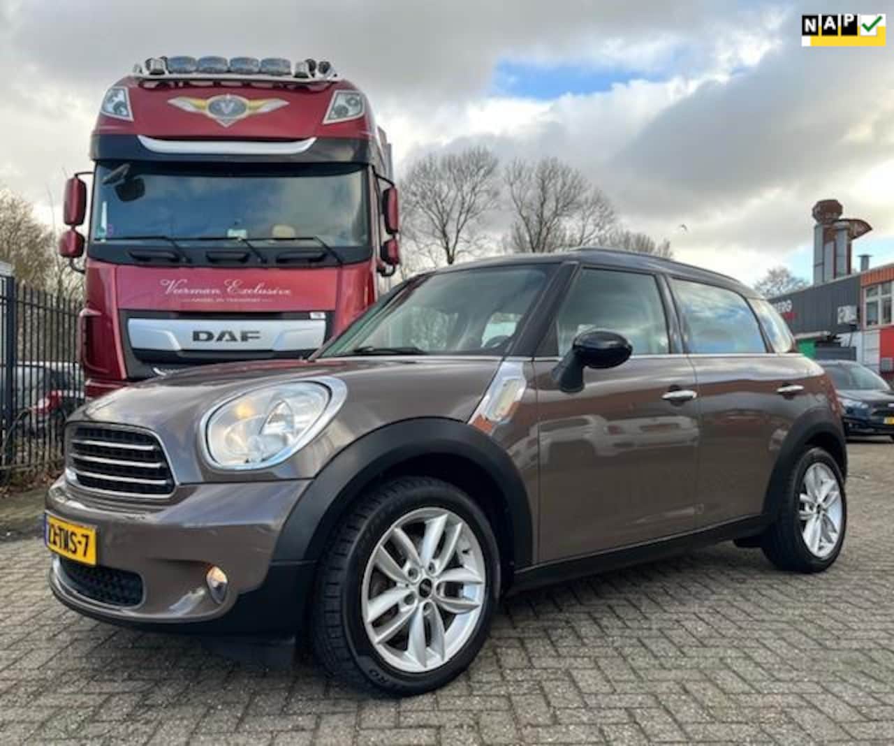 MINI Countryman - Mini 1.6 Cooper Business Line/Panoramadak/Automaat/2e eigenaar/NAP/Stoelverwarming/Cruise/ - AutoWereld.nl