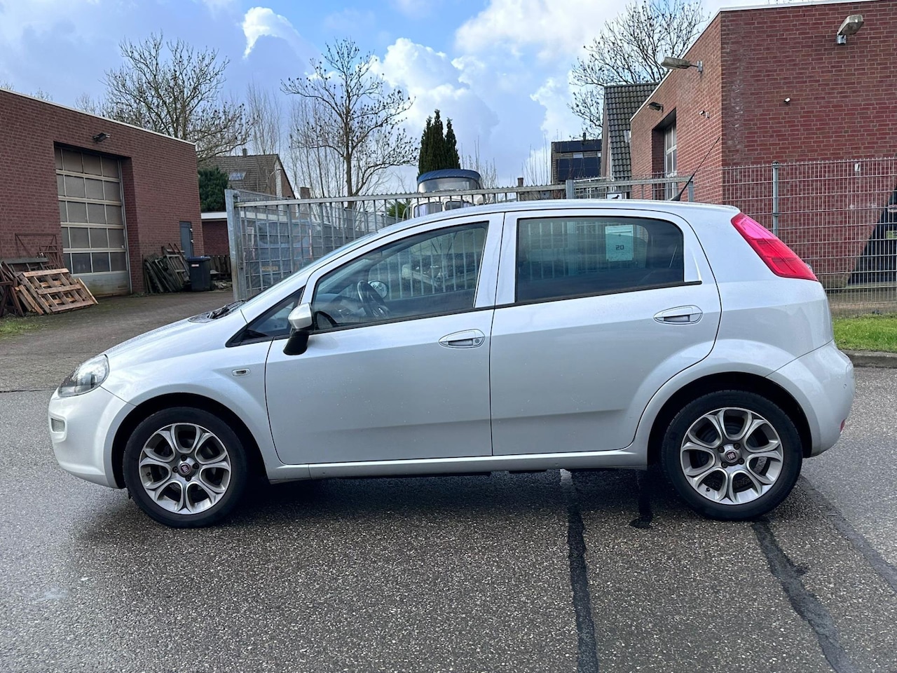 Fiat Punto Evo - 0.9 TwinAir Sempre 5DR*Navigatie*Cruise*Clima*NAP*Parkeersensoren*LM velgen*Dealer onderho - AutoWereld.nl