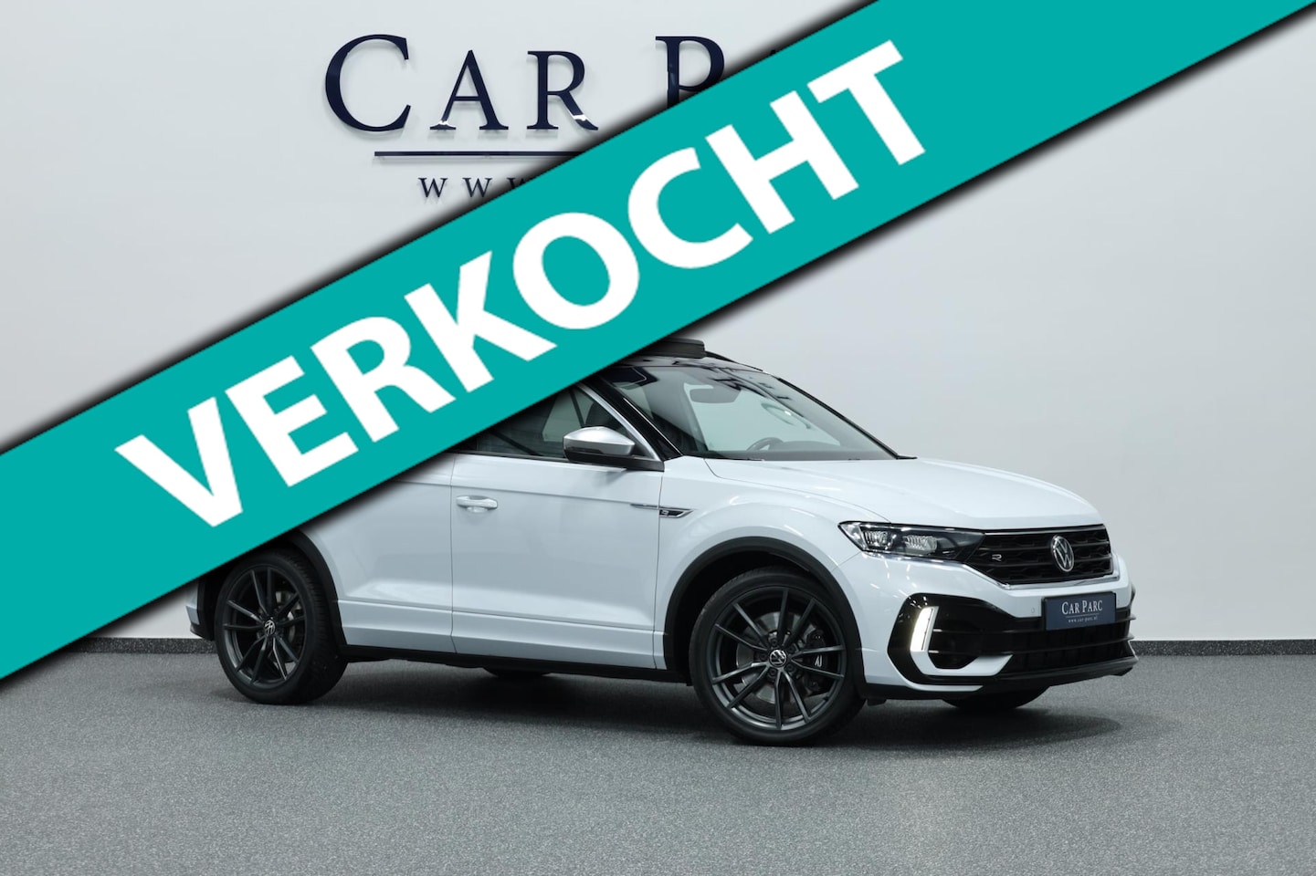 Volkswagen T-Roc - 2.0 TSI 4Motion R 301+PK AKRAPOVIC/VIRTUAL/PANO/BEATS/KEYLES/HALF LEER+S.VERWARMING/19"/CA - AutoWereld.nl