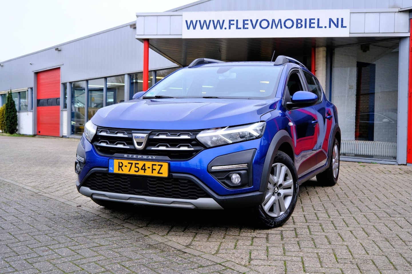 Dacia Sandero - 1.0 TCe 100 Bi-Fuel/LPG-G3 Essential Clima|Cruise|LED|PDC - AutoWereld.nl