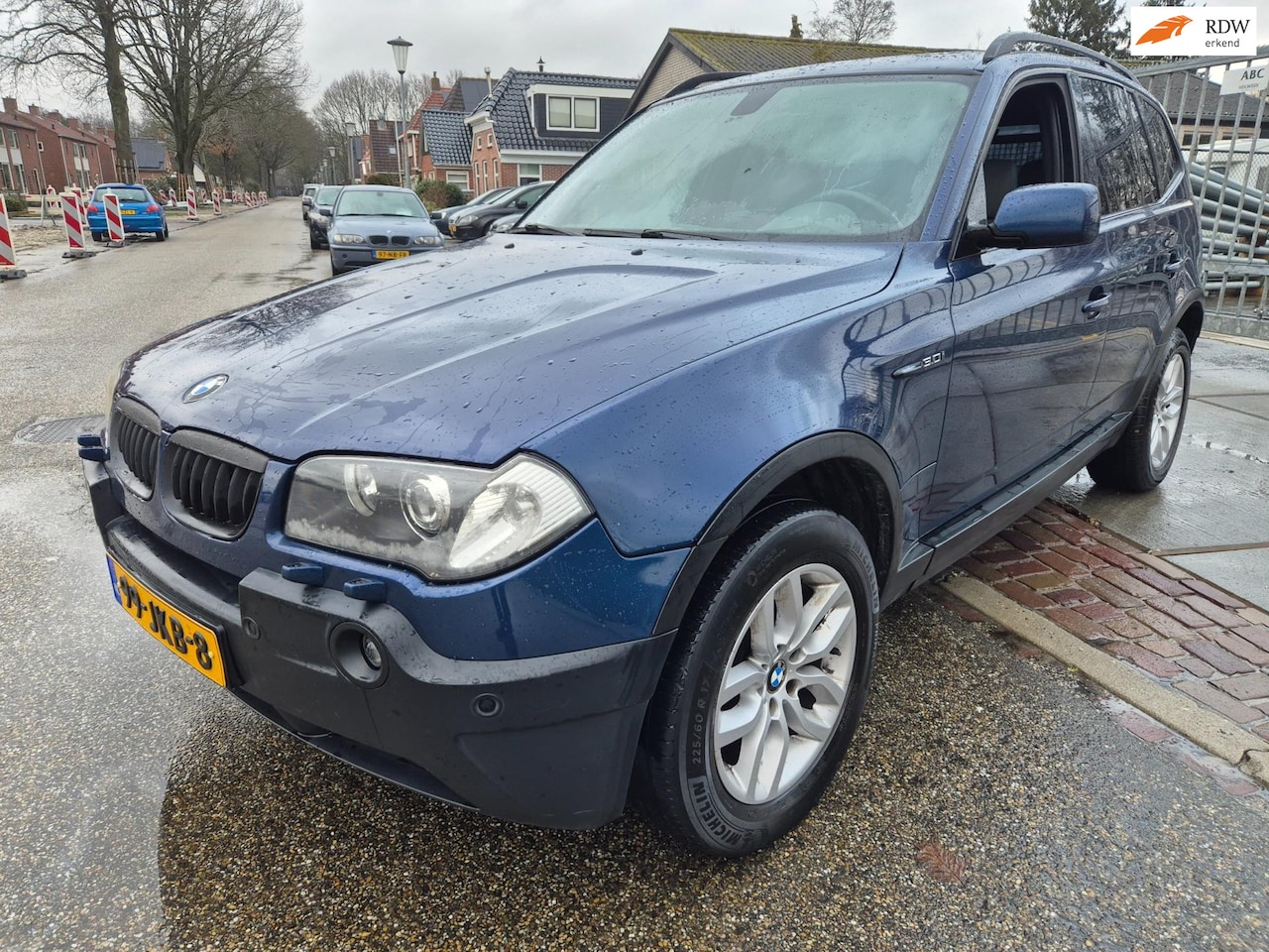 BMW X3 - 3.0i xenon,afneembare trekhaak,pdc,leer,pano - AutoWereld.nl