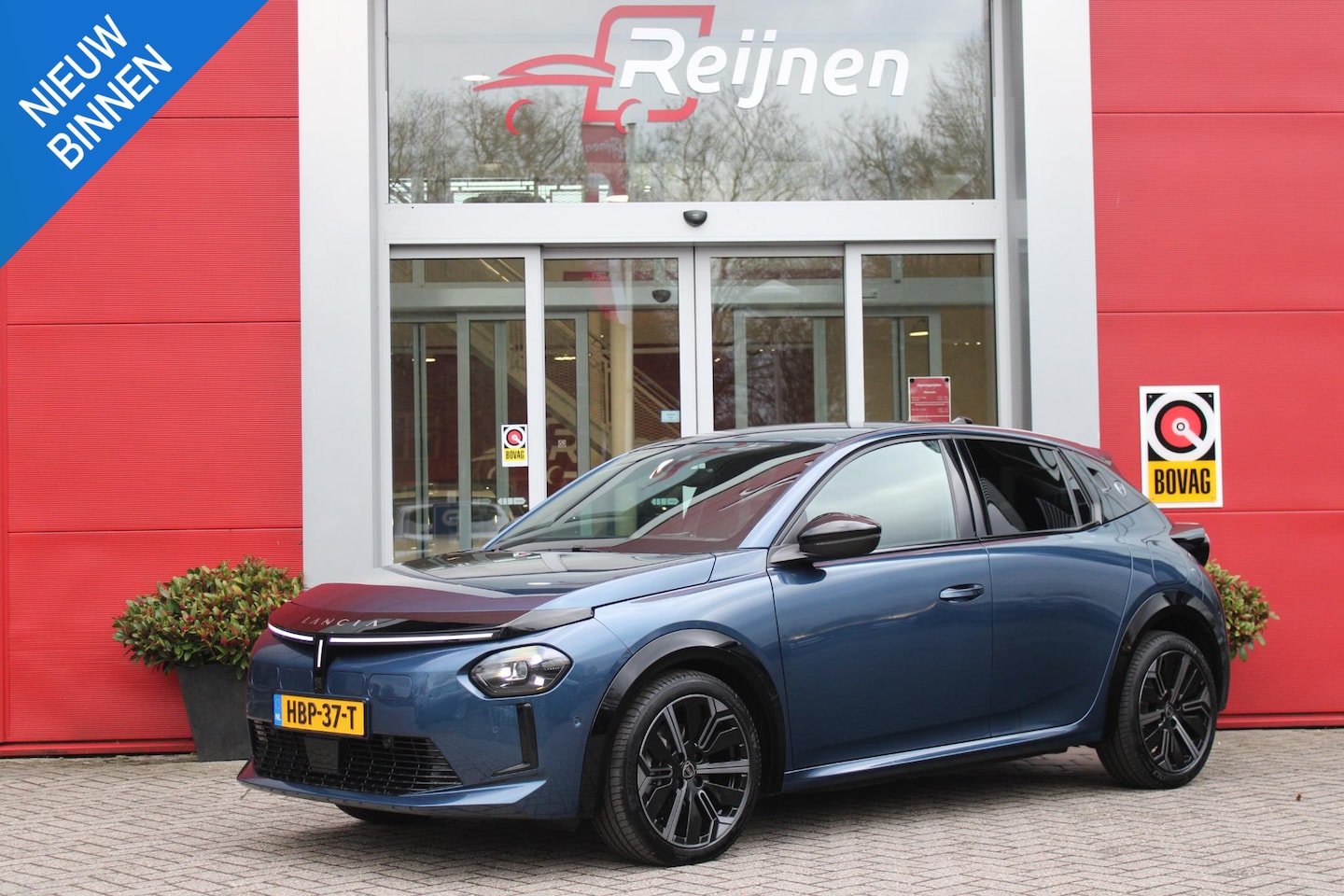 Lancia Y(psilon) - Ypsilon EDIZIONE CASSINA LIMITATA 156PK 51 kWh | WARMTEPOMP! | 3-FASE! | DRAADLOOS APPLE C - AutoWereld.nl