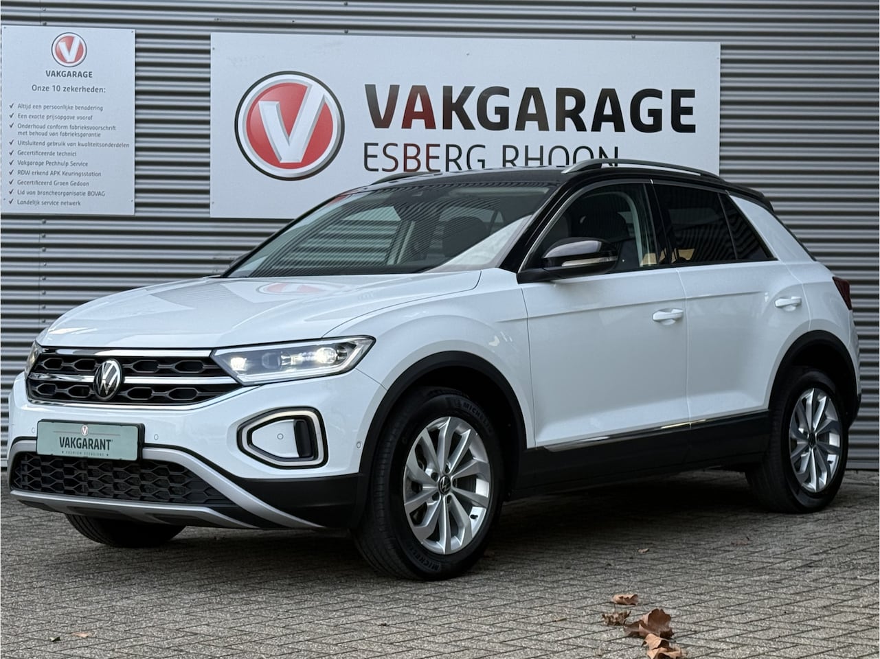 Volkswagen T-Roc - 1.5 TSI Style FACELIFT,DSG,CAMERA,TREKHAAK, - AutoWereld.nl