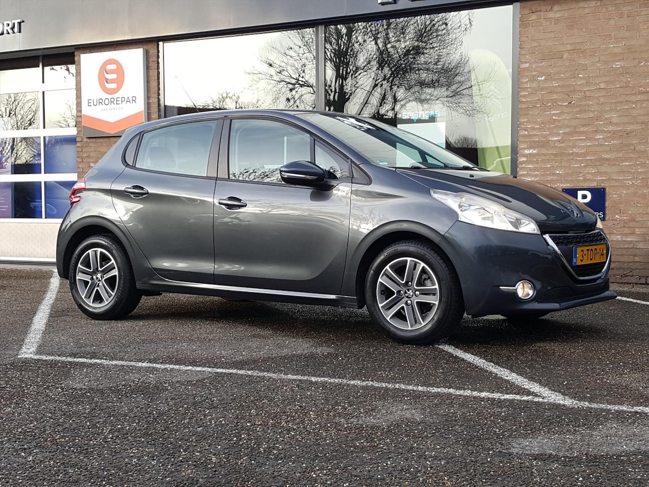 Peugeot 208 - 1.2 VTi 82PK 5D Envy Navigatie | Cruise & Climate control | Parkeersensoren | LM-velgen | - AutoWereld.nl