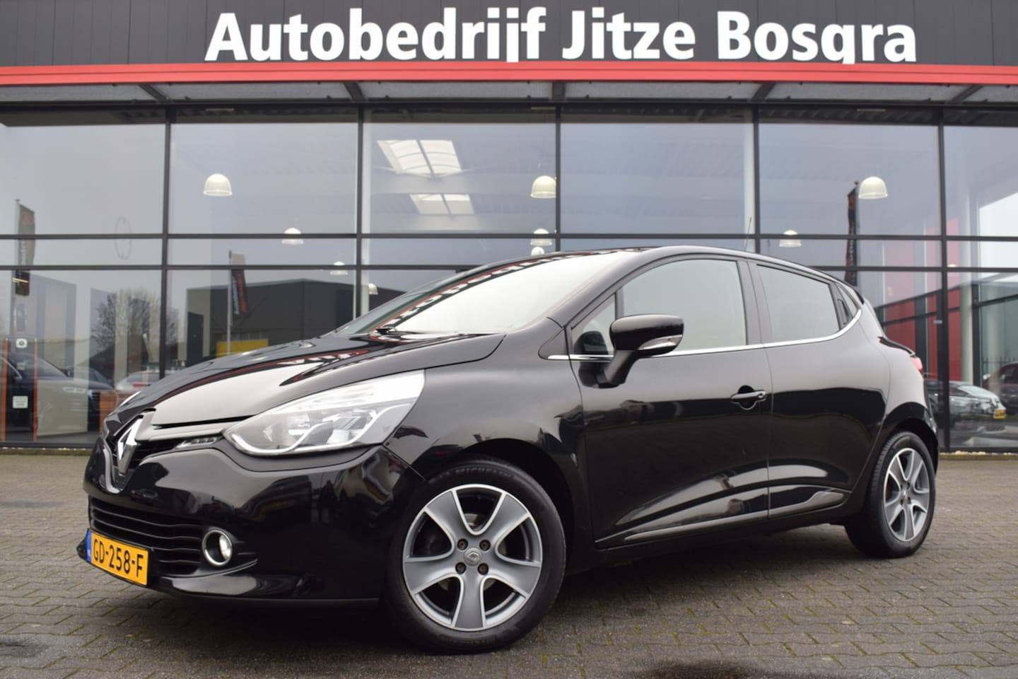 Renault Clio - 0.9 TCE ECO Night&Day Airco | Full Map Navi | 16 Inch LMV | Cruise Control | Telefonie - AutoWereld.nl