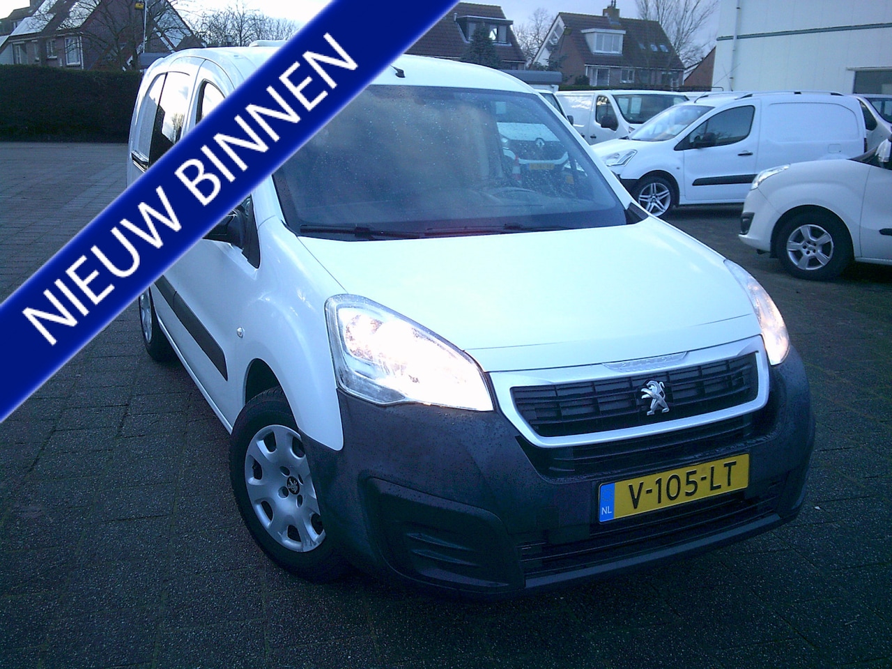 Peugeot Partner - 122 1.6 BlueHDi 120 L2 Premium S&S VOORZIEN VAN SPER DIF.+AIRCO+CRUISE!! L2 !!! - AutoWereld.nl
