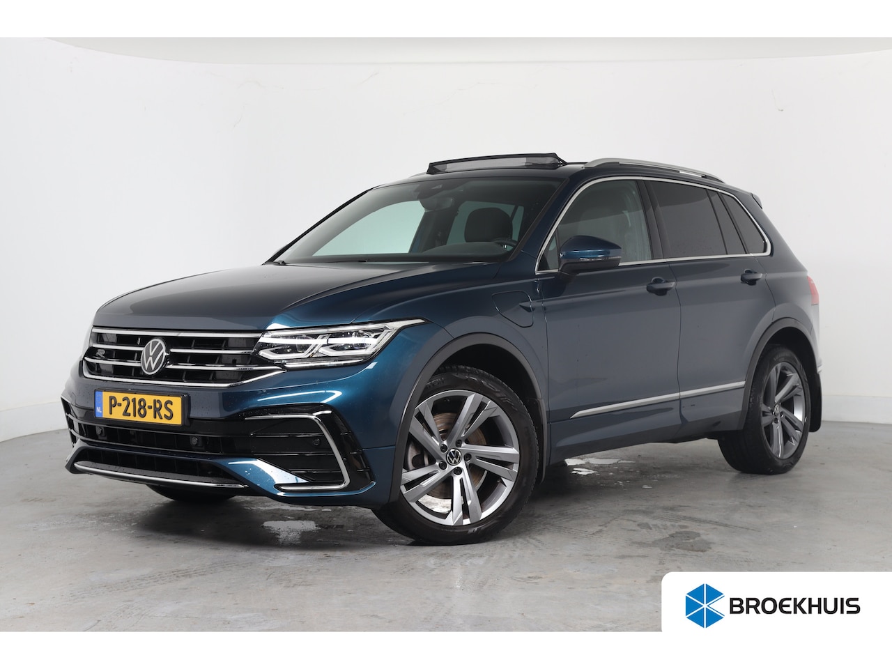 Volkswagen Tiguan - 1.4 TSI eHybrid R-Line Business+ | 1e Eigenaar! | Open Dak | Trekhaak | Virtual | Clima | - AutoWereld.nl