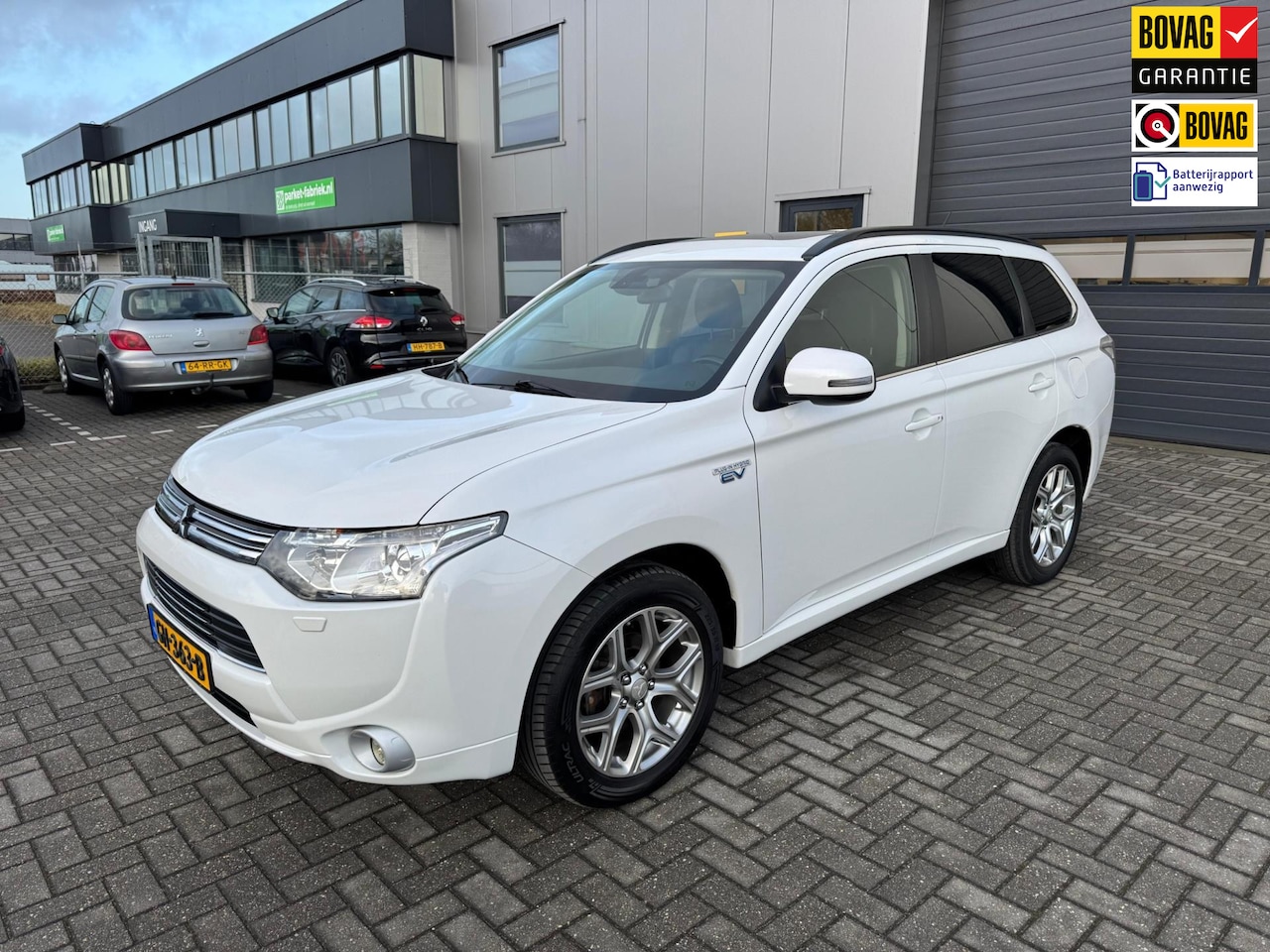 Mitsubishi Outlander - 2.0 PHEV instyle 2.0 PHEV Instyle - AutoWereld.nl