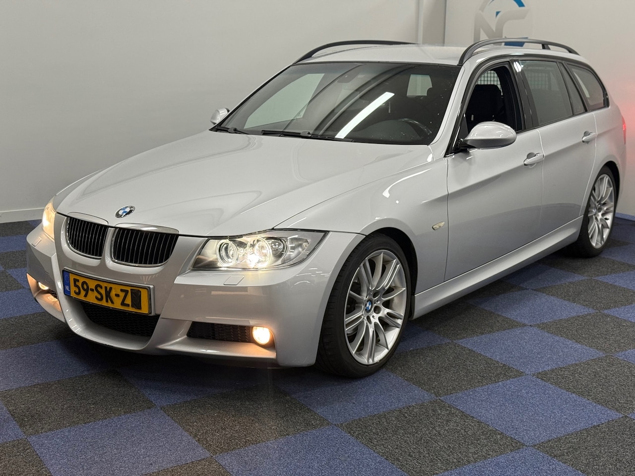 BMW 3-serie Touring - 325i High Executive / ZEER NETTE AUTO / NAP / NIEUWE KETTING-SET - AutoWereld.nl