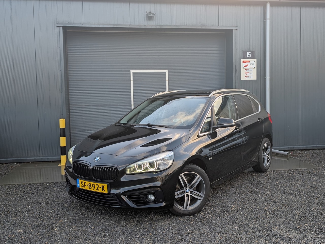 BMW 2-serie Active Tourer - 218i Corporate Lease High Executive 218i Corporate Lease High Executive, NAP, AIRCO, PANO - AutoWereld.nl