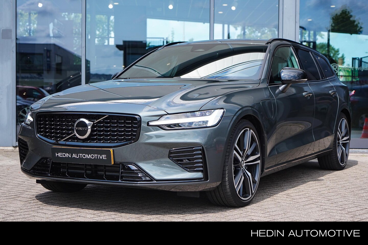 Volvo V60 - 2.0 T6 Plug-in hybrid AWD Plus Dark | Company Car | Long Range Accu | Automaat | Sportstoe - AutoWereld.nl