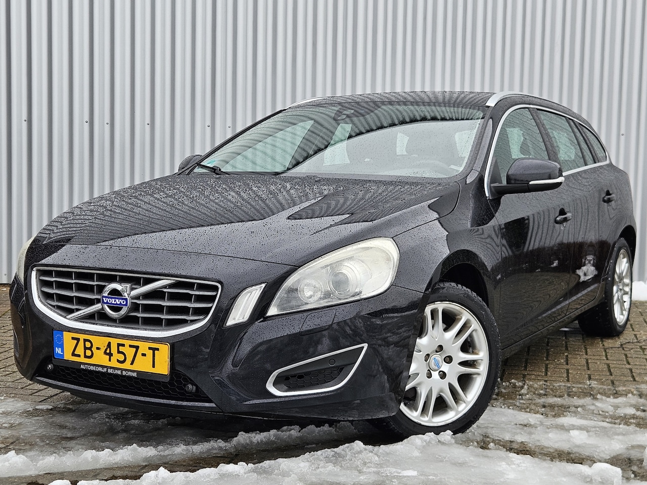 Volvo V60 - 2.4 D5 Summum /Automaat/Dealer Onderhouden! - AutoWereld.nl