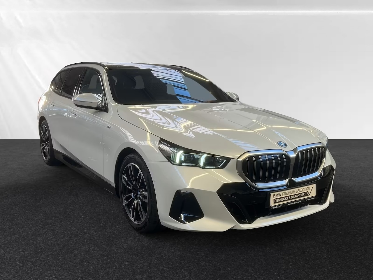 BMW 5-serie Touring - 530e M Sport ** LED, NAVI+, LEDER/ALC, PANORAMA, TREKH, H&K SOUND, 19-inch LMV ** 1e EIG - - AutoWereld.nl