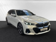 BMW 5-serie Touring - 530e M Sport * LED, NAVI+, LEDER/ALC, PANORAMA, TREKH, H&K SOUND, 19-inch LMV * 1e EIG - E