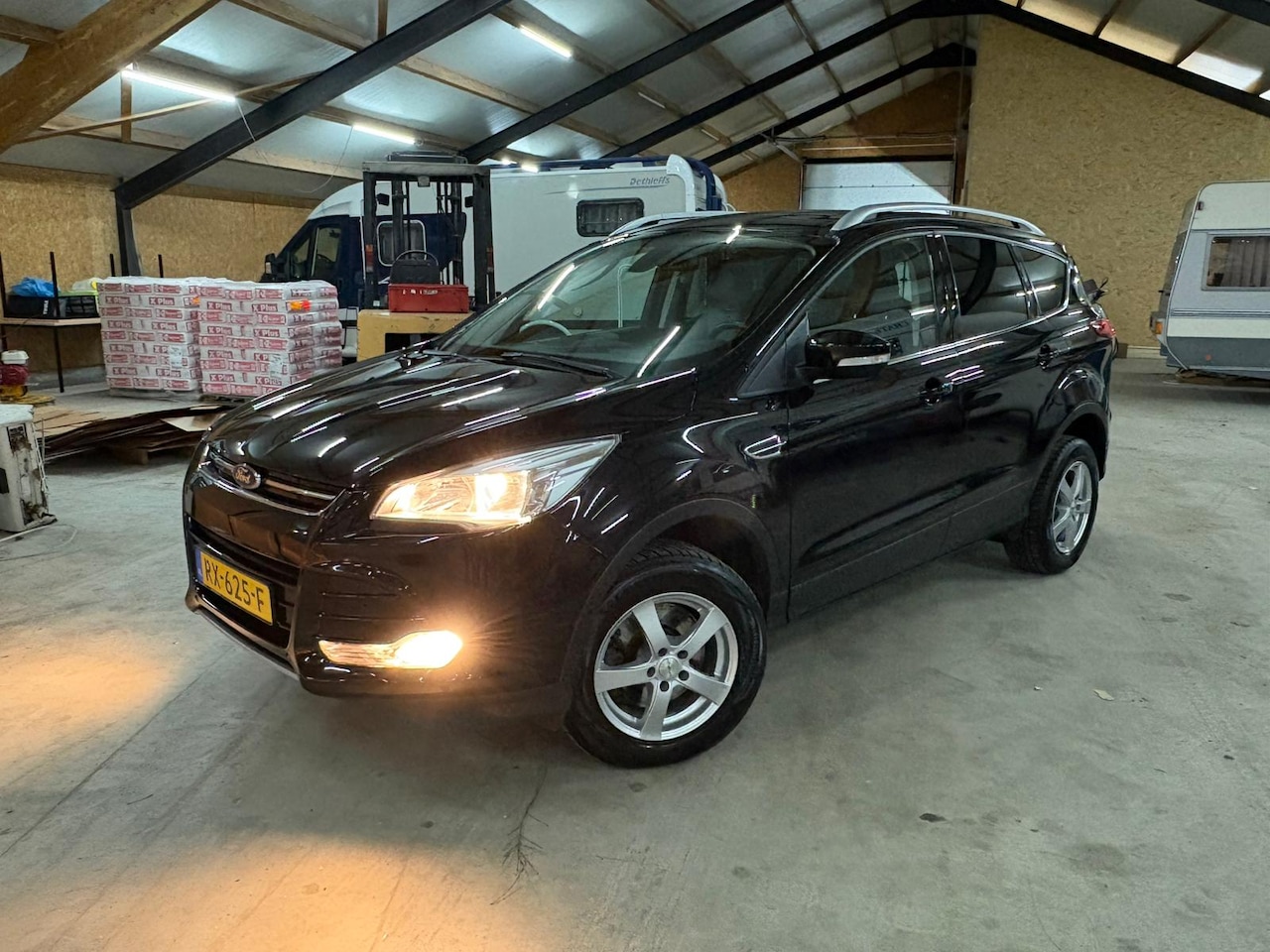 Ford Kuga - 1.5 Titanium 4WD Panoramadak, stoelverwarming, trekhaak, navigatie, halfleer - AutoWereld.nl