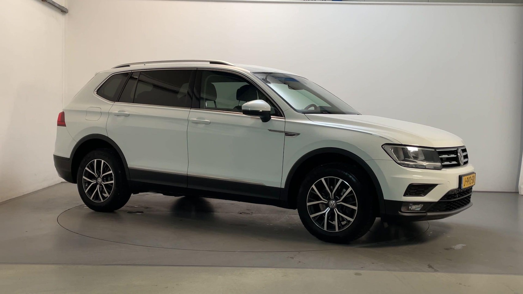 Volkswagen Tiguan Allspace - 1.5 TSI 150pk DSG Comfortline Business 7p. Navigatie Parkeersensoren App-Connect DAB+ - AutoWereld.nl