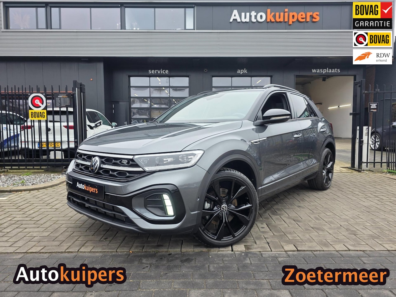 Volkswagen T-Roc - 1.5 TSI R-Line Edition | Met panoramadak, stoelverwarming, elektrische achterklep en virtu - AutoWereld.nl
