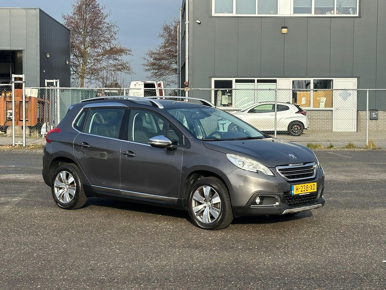 Peugeot 2008 - 1.2 PureTech Allure PANO/STOELVERW - AutoWereld.nl