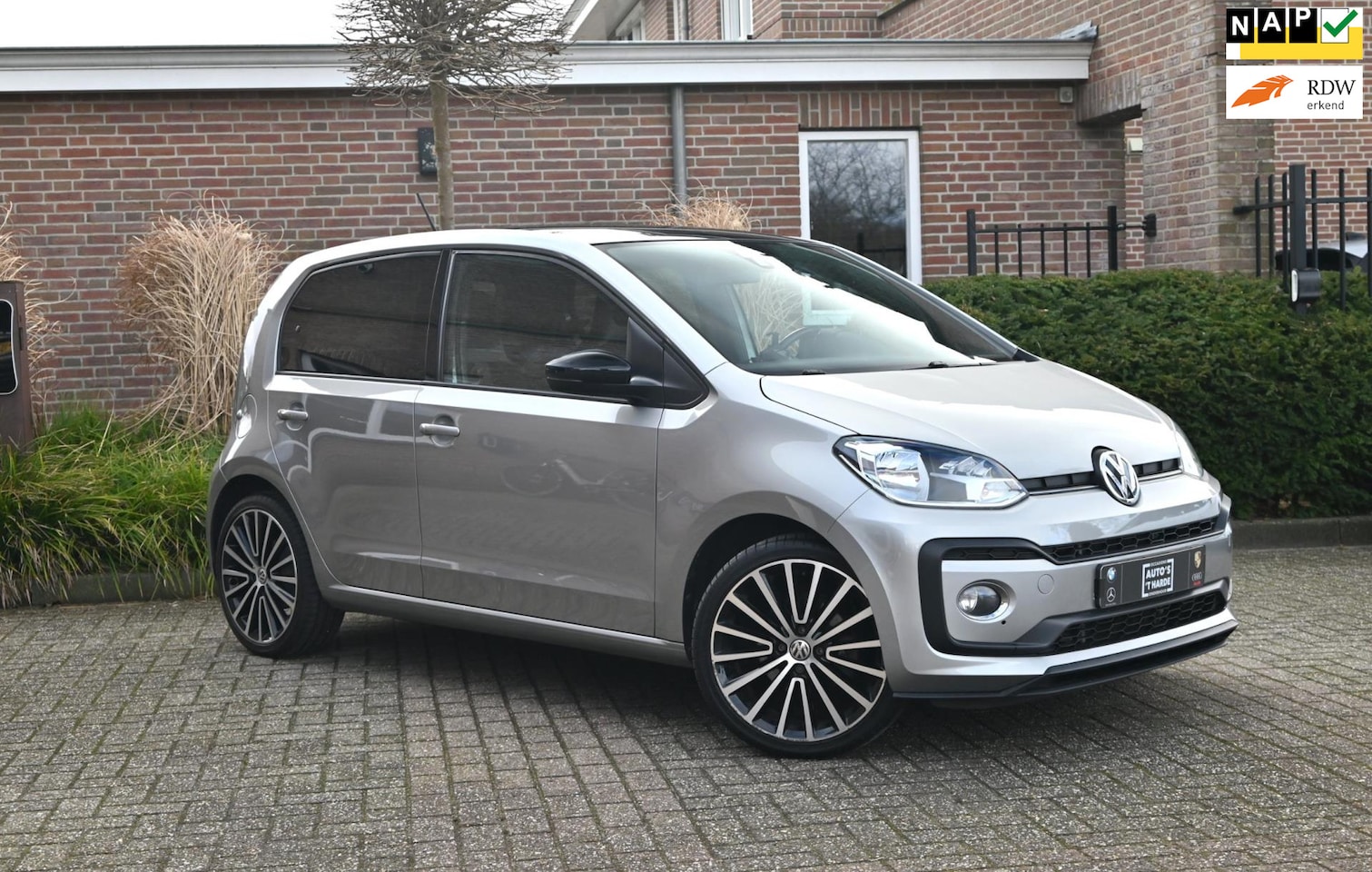 Volkswagen Up! - 1.0 TSI BMT High up! 90 PK Camera PDC Stoelverwarming Bluetooth 17'' - AutoWereld.nl