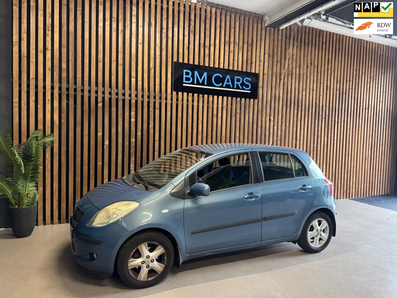 Toyota Yaris - 1.3 VVTi Luna MMT AUTOMAAT,Airco, 3 e Eigenaar - AutoWereld.nl