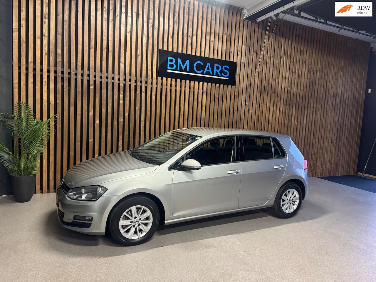 Volkswagen Golf - 1.2 TSI AUTOMAAT,NAVI, PDC - AutoWereld.nl