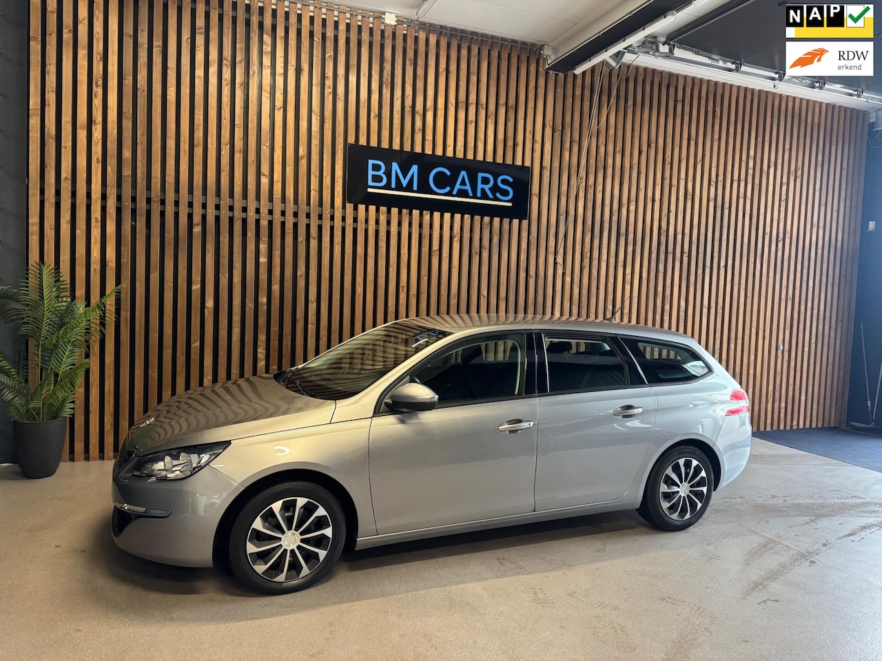 Peugeot 308 SW - 1.2 e-THP Blue Lease Airco, Navigatie, Cruise - AutoWereld.nl