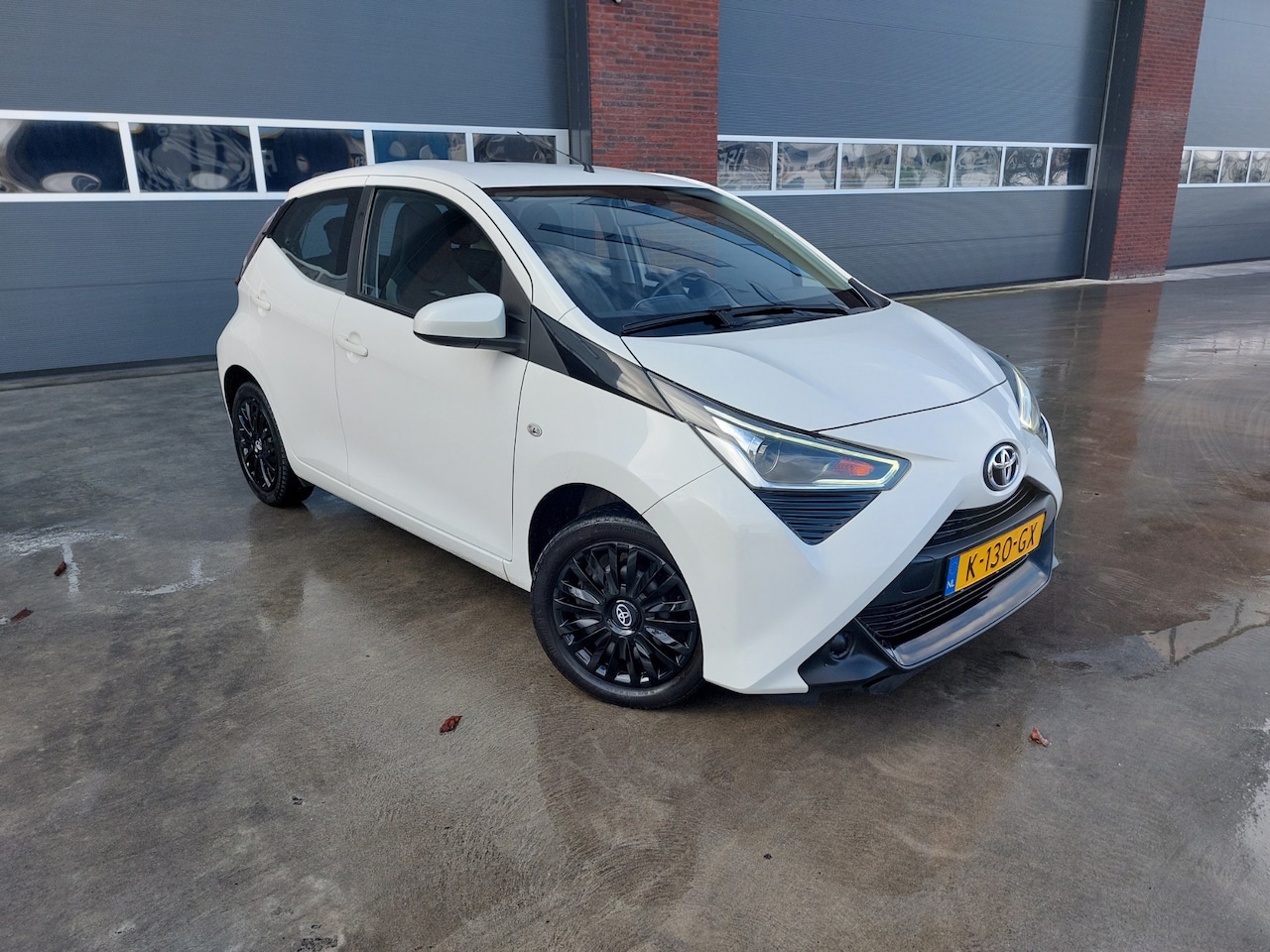 Toyota Aygo - 1.0 VVT-i x-play airco car play camera - AutoWereld.nl