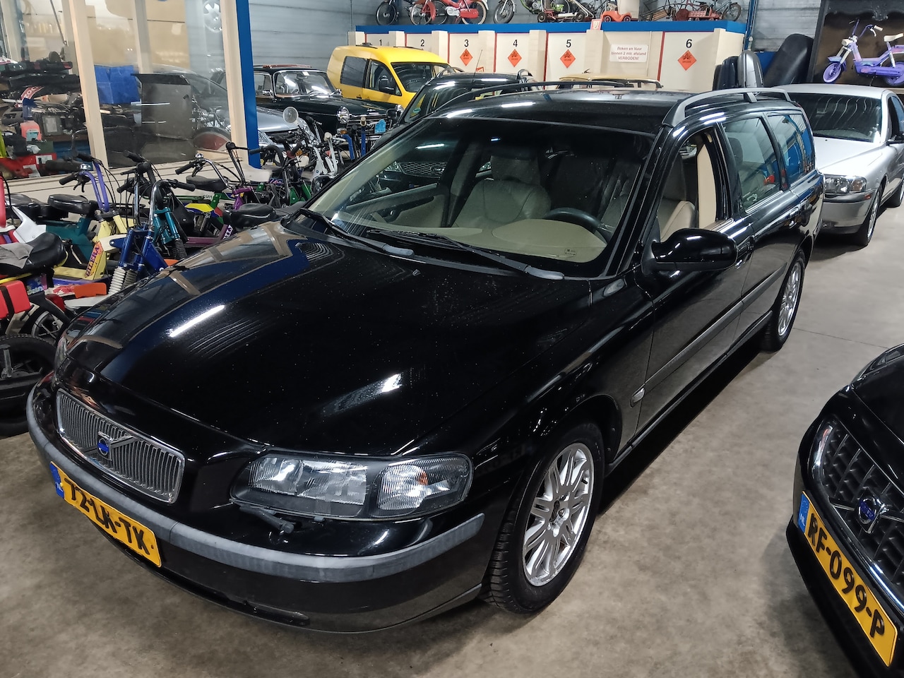 Volvo V70 - 2.4 170pk Automaat Edition II - AutoWereld.nl