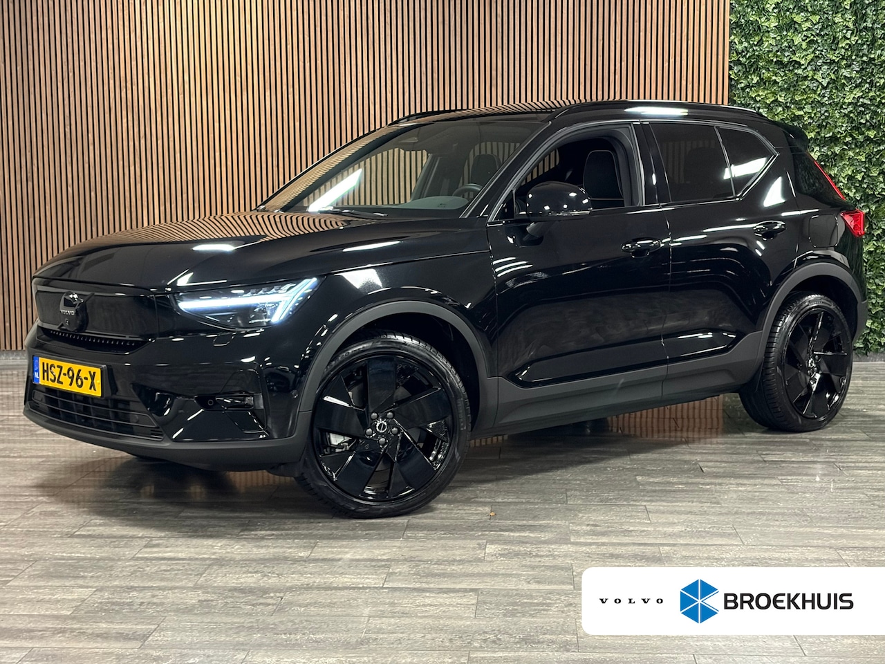 Volvo EX40 - Single Motor Extended Range Ultra Black Ed. 82 kWh | Vol! | Trekhaak | Schuifdak | 360° Ca - AutoWereld.nl