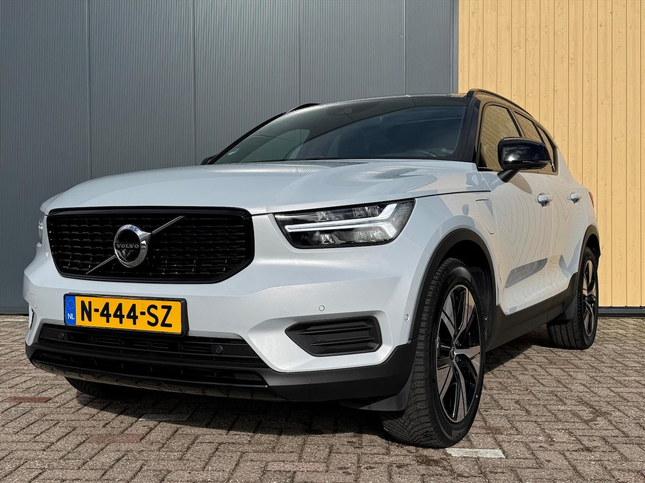 Volvo XC40 - T5 Twin Engine 262pk Geartronic R-Design | NL Auto | Pano H&K | Trekhaak | ACC | Stoel/Stu - AutoWereld.nl